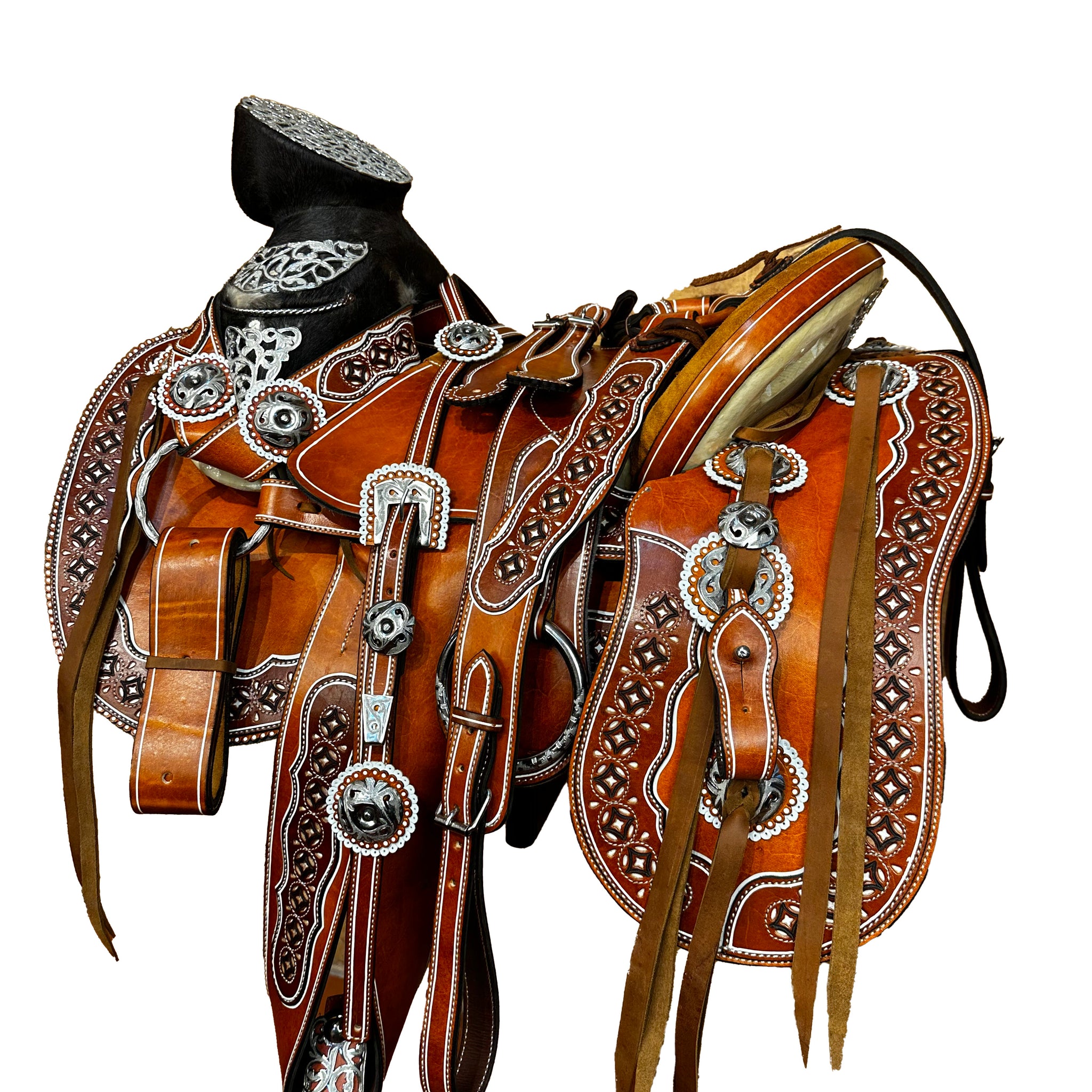 2 - Montura resacada y pirograbada con medio fuste calado