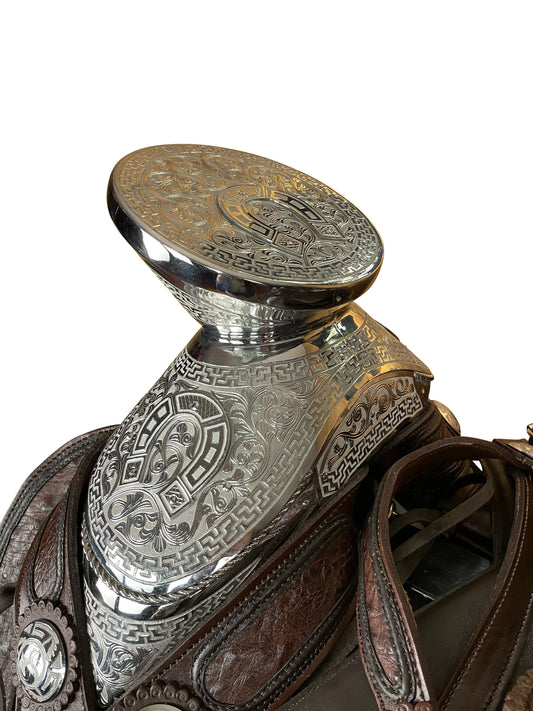 144 - Montura de avestruz con fuste en acero