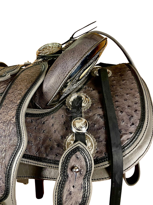 145 - Montura de avestruz con fuste en acero