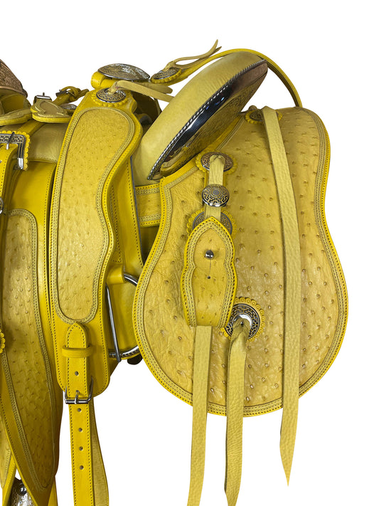 146 - Montura de avestruz con fuste en acero