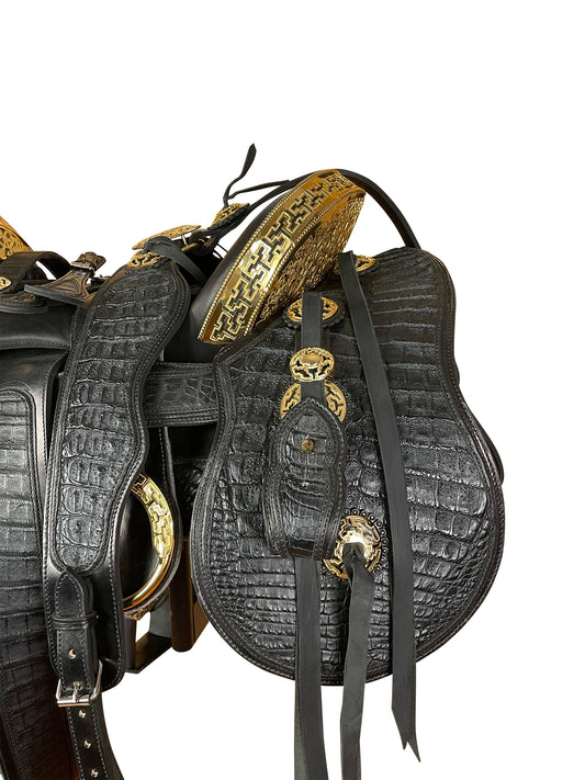 155 - Montura en piel de cocodrilo con fuste en baño de oro