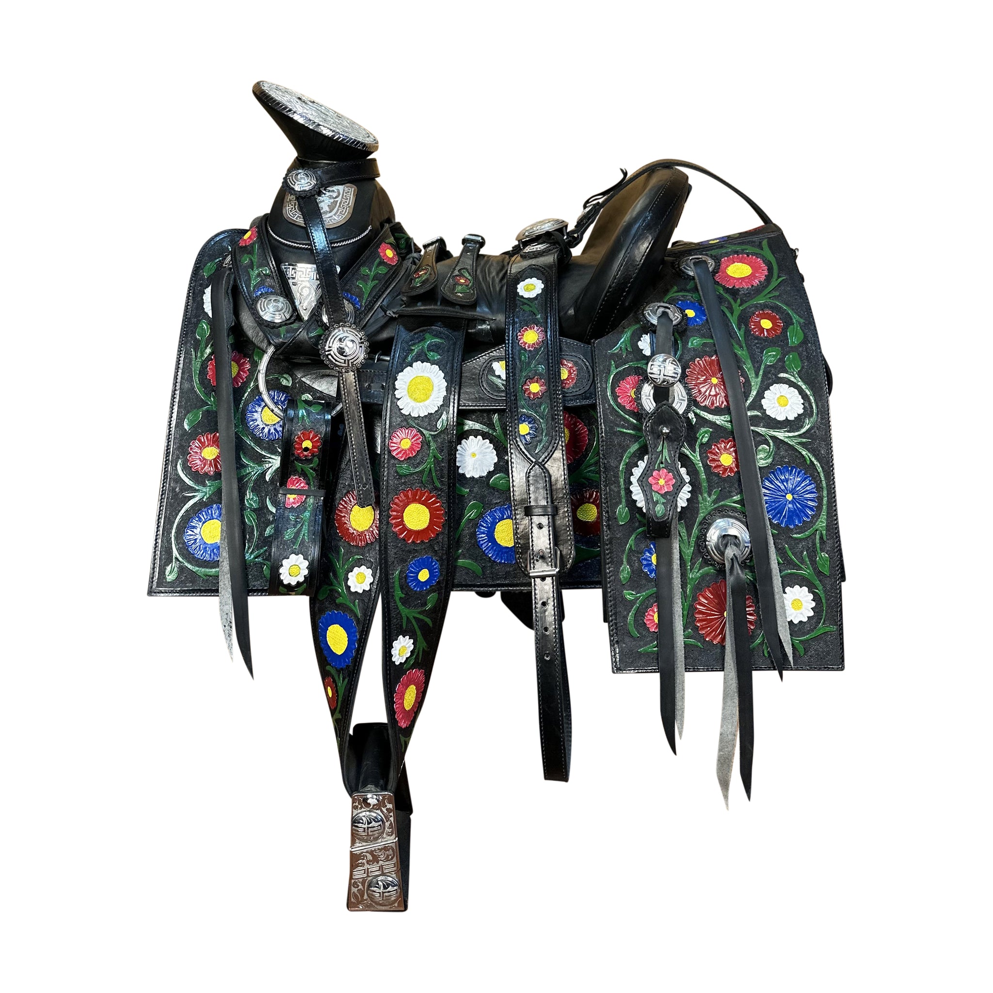 34 - Montura cincelada y pintada a mano con medio fuste y herrajes en acero