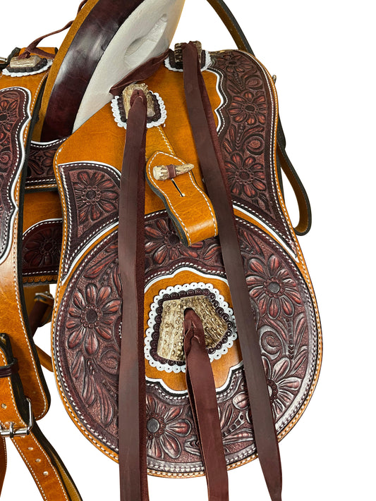 181 - Montura cincelada con cuerno de venado
