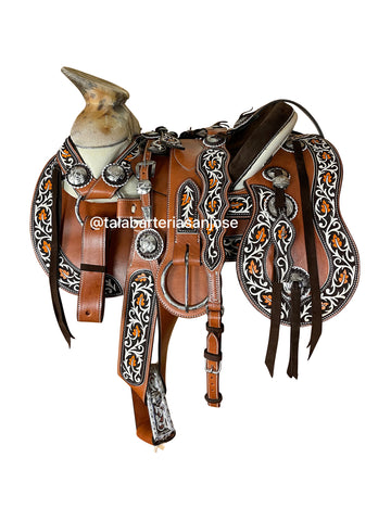 217 - Montura cincelada y pintada con herraje de acero