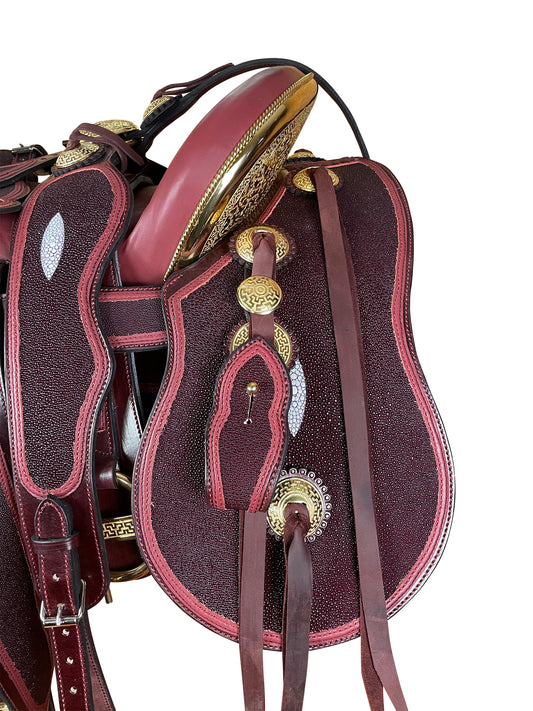 153 - Montura de mantarraya con fuste en baño de oro