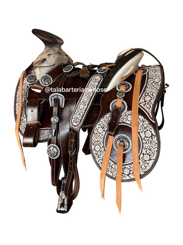 213 - Montura piteada con herraje en pavón negro