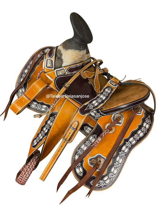 179 - Montura cuero crudo y cuerno de venado