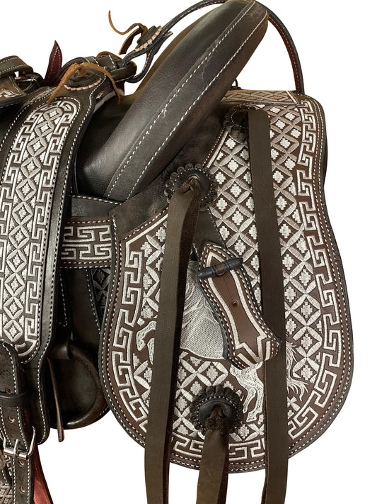 134 - Montura bordada