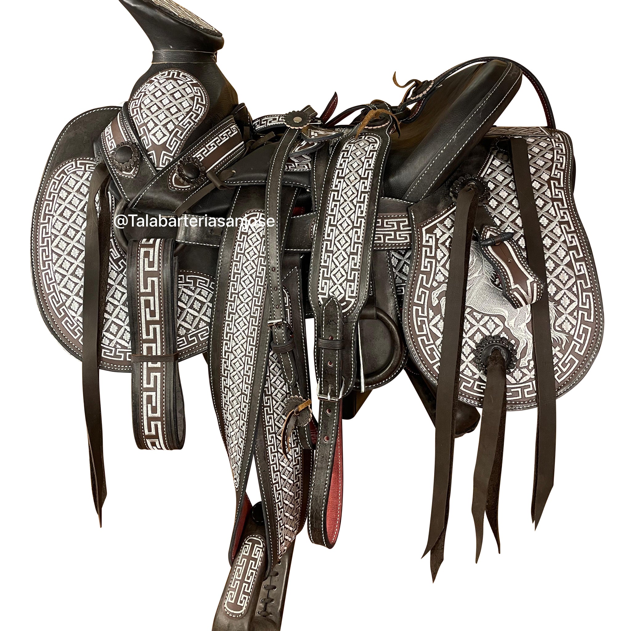 134 - Montura bordada