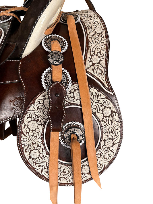 213 - Montura piteada con herraje en pavón negro