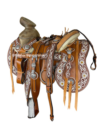 216 - Montura cincelada y pintada con herraje de acero