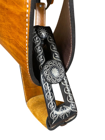 215 - Montura piteada con herraje en pavón negro