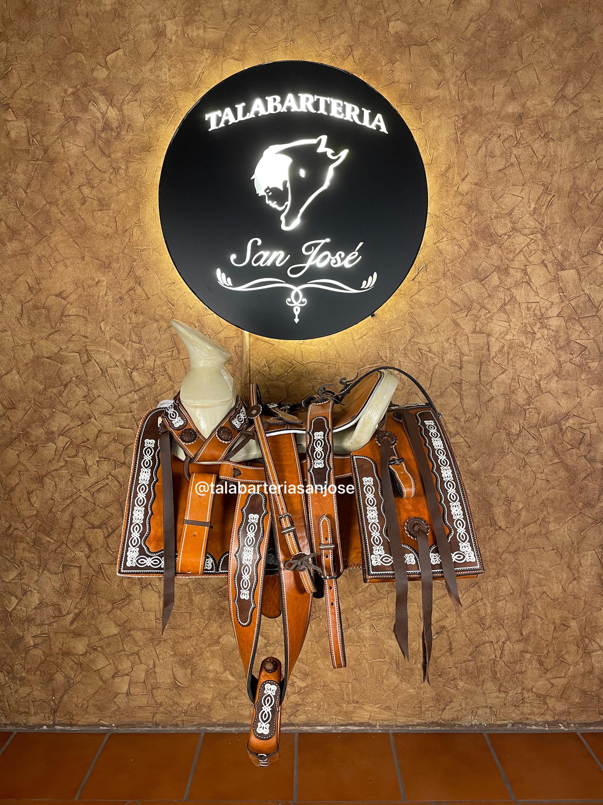 Montura troquelada y pintada — foto 5