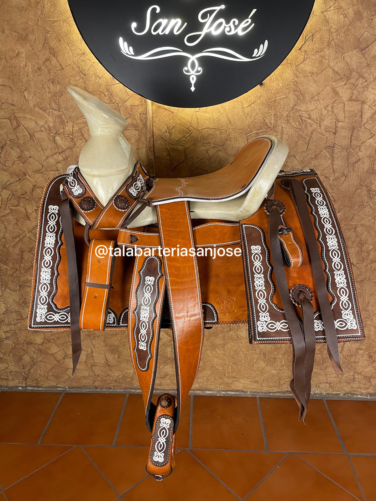 Montura troquelada y pintada — foto 4