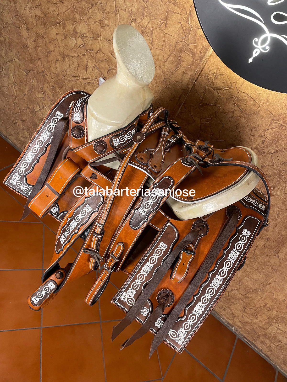 Montura troquelada y pintada — foto 3